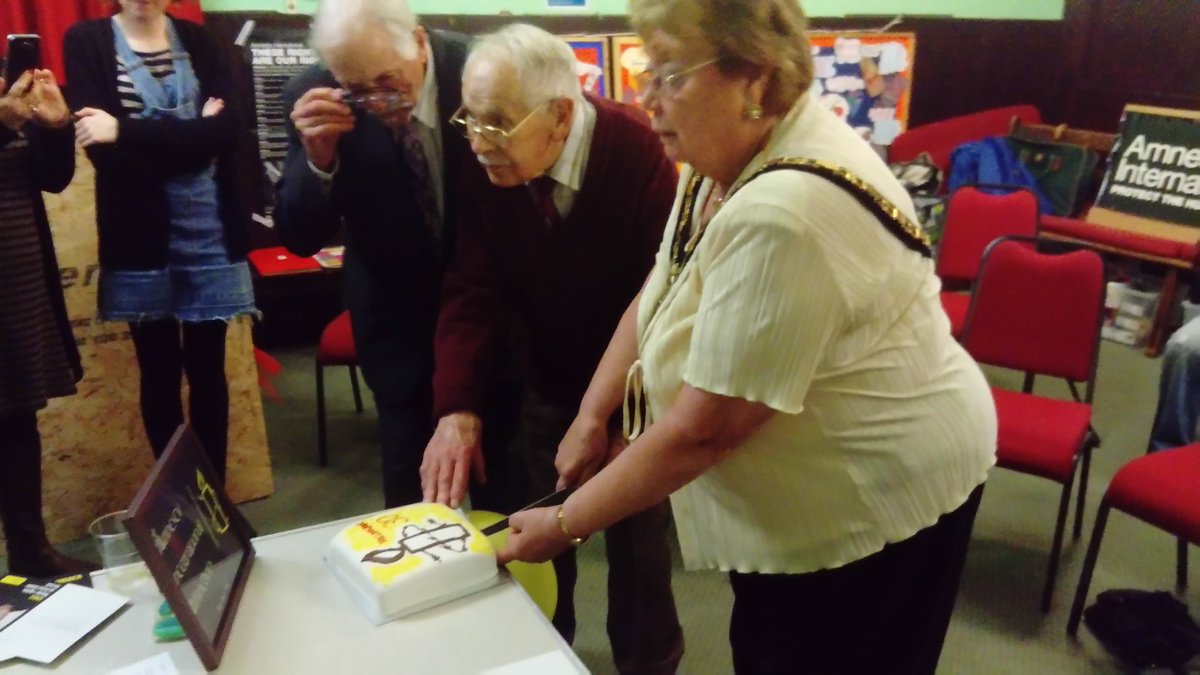 JanetUxb's tweet photo. Cutting the cake, 30 years @AmnestyHillingd https://t.co/lyaA9zBXsE