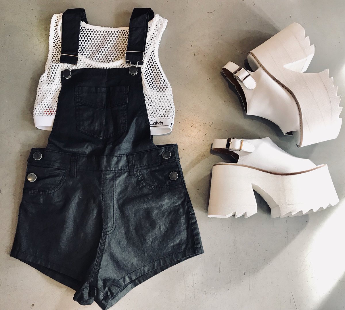 cheekastoreok's tweet photo. •jardinero engomado + top calvin red• https://t.co/MpL4fg69Kh