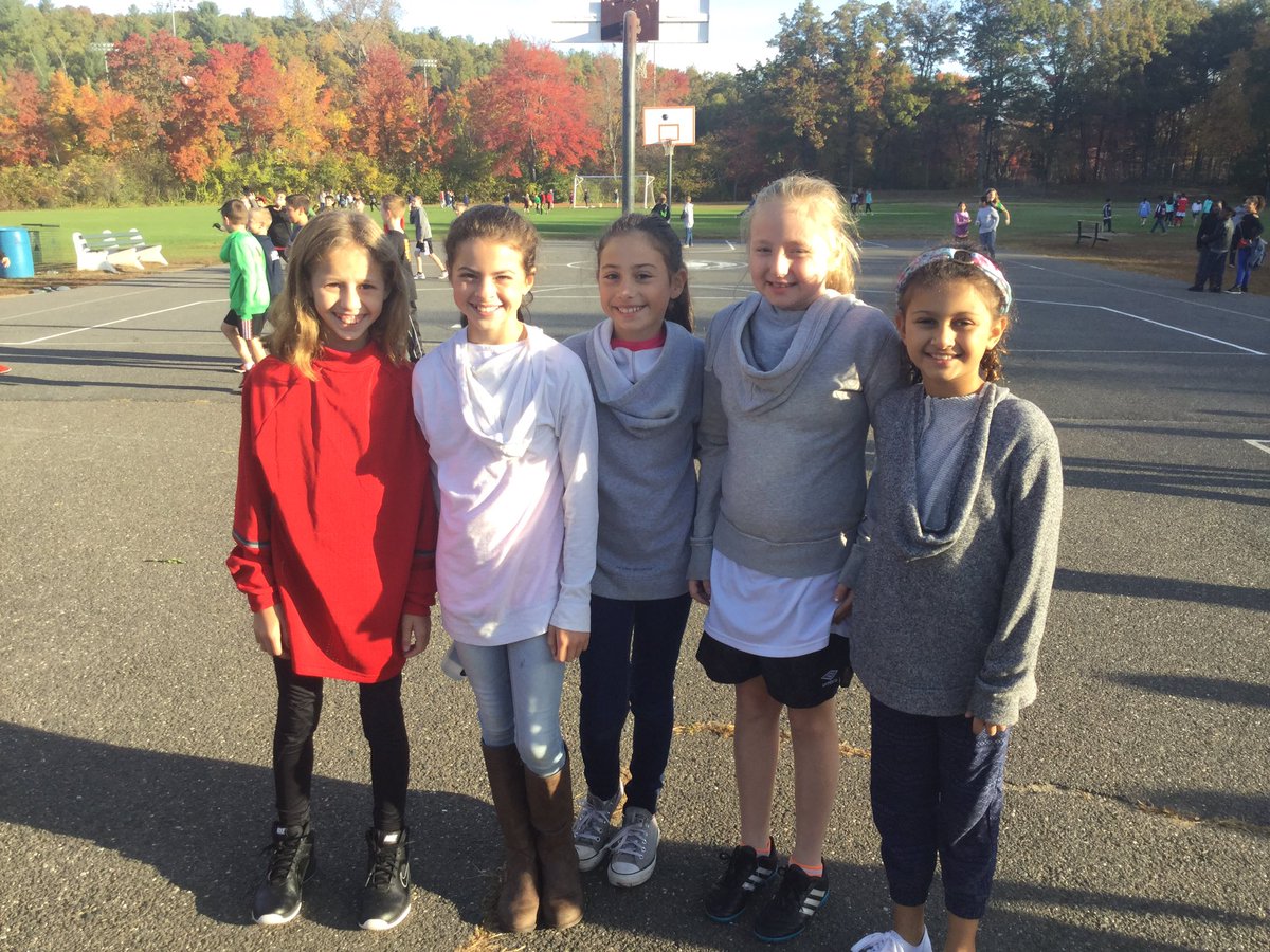 VetsParkElem's tweet photo. "Turn Your Back on Drugs" day at Vets Park to kick off Red Ribbon Week! #vetsparkpride #redribbonweek https://t.co/M19u6Kcown