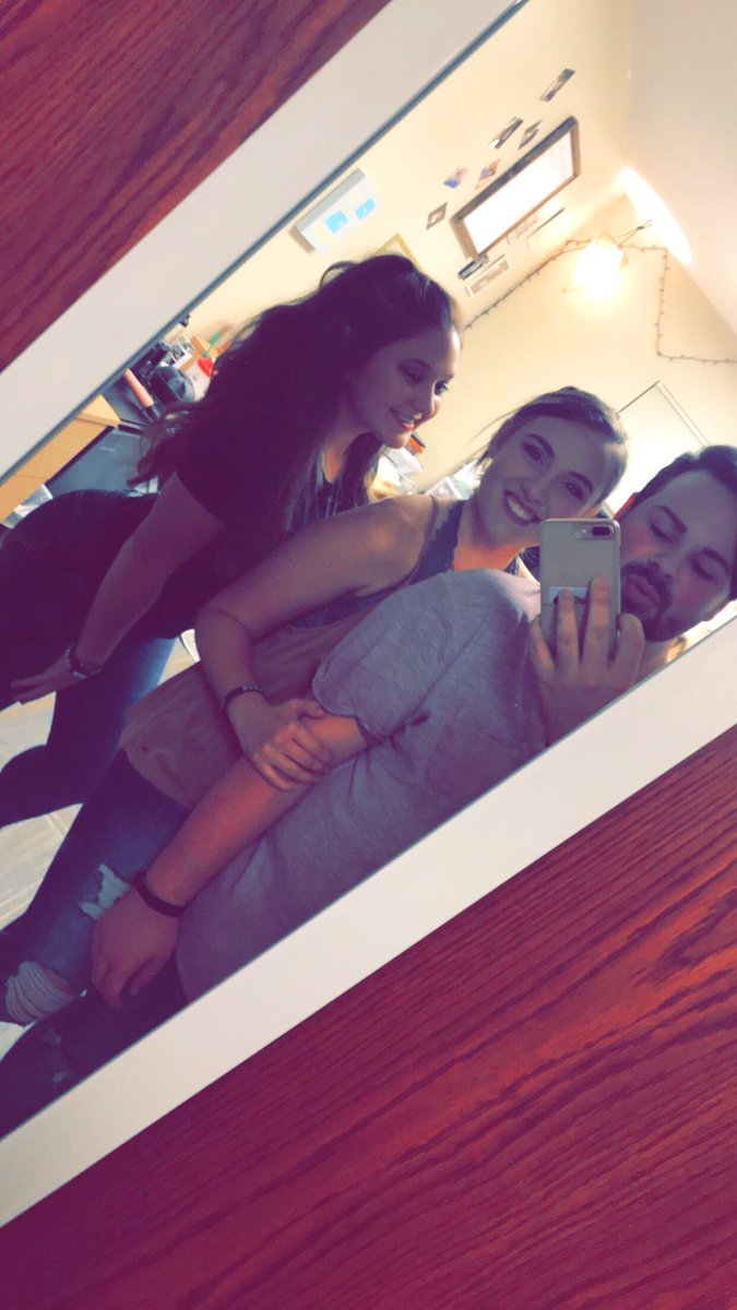 Charbear4843's tweet photo. College is pretty great with my girlies 💕 https://t.co/5MJc6ppVQr