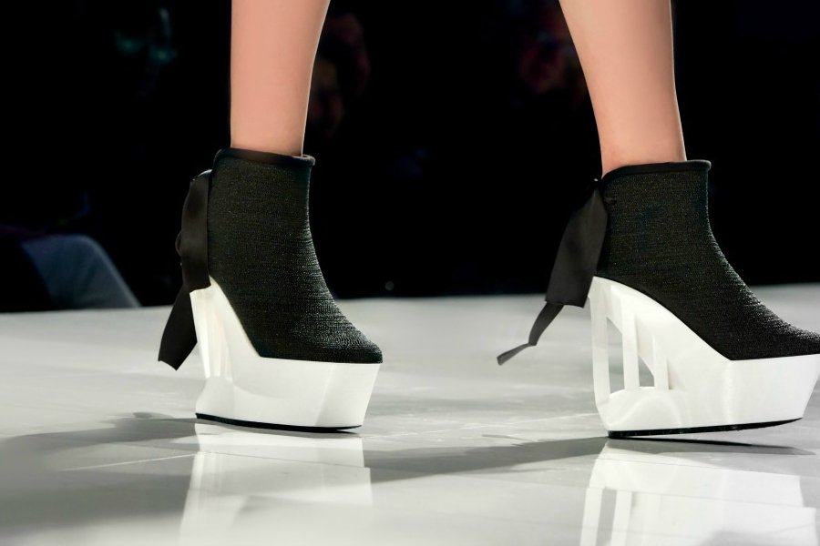 sapica_trst's tweet photo. 🆕 #TECH El ganador de #ProjectRunway lanza la línea de calzado 👠 impreso 3D. #Entérate aquí: 📲 https://t.co/ilwT4WlCAj @Prospecta_CICEG #CID https://t.co/OIWyqCOsXS