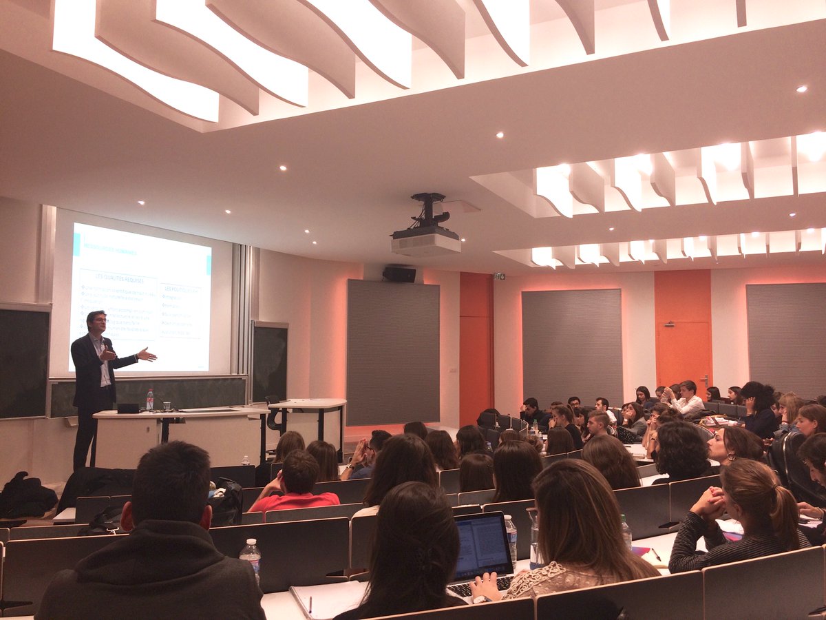 ECTAR_ESSEC's tweet photo. MERCI @alexprigent pour votre présentation sur les laboratoires @Servier et vos précieux conseils donnés aux @ESSEC_MSMMD #ECTAR #MSMMD https://t.co/UlKv09p48i