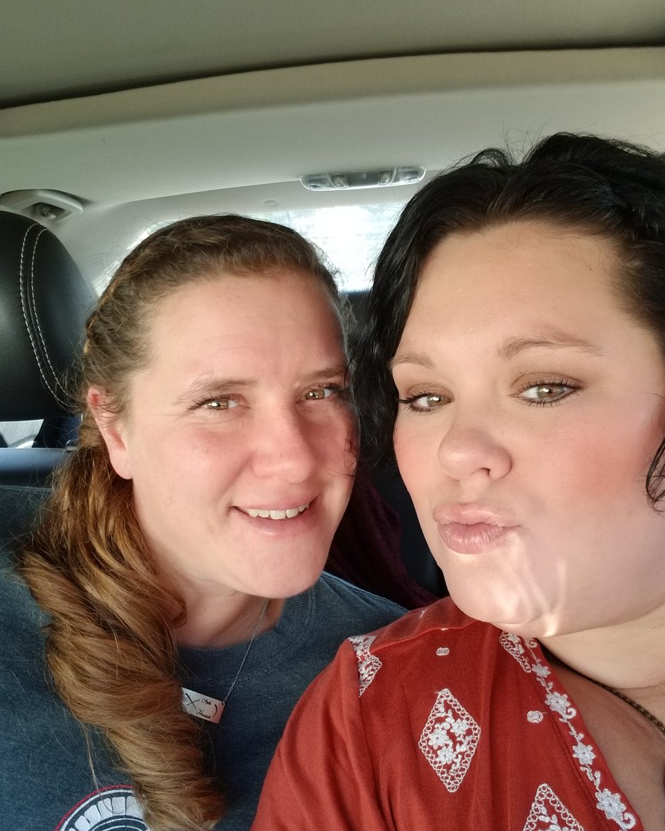 Michelle1321526's tweet photo. I love my sissy! #sisterlove https://t.co/mXQKwiXJLc