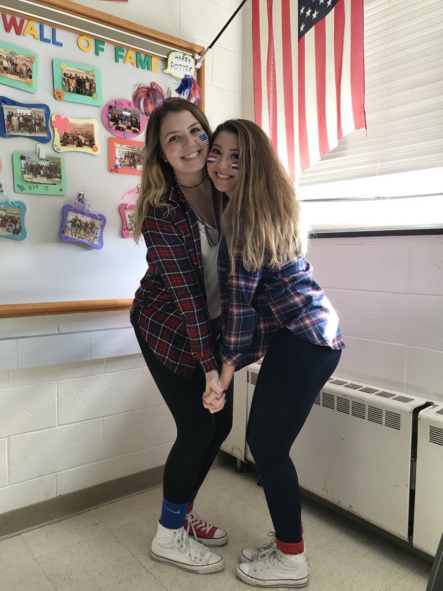 BCRAMMOUNTAIN's tweet photo. βmerica monday!!! πΊπΈπΊπΈ #bcspiritweek @BCHSprincipal @BCramsports1 https://t.co/3Y9s693EnQ