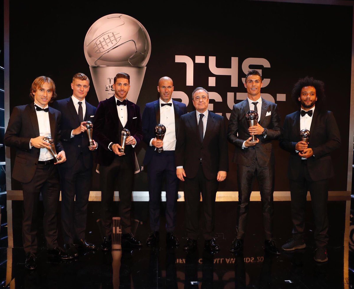 RMadridData's tweet photo. 6 - Real Madrid's 6 awarded men alongside Florentino Pérez at FIFA #TheBest gala. Excellence. https://t.co/TcnvU1EMSq