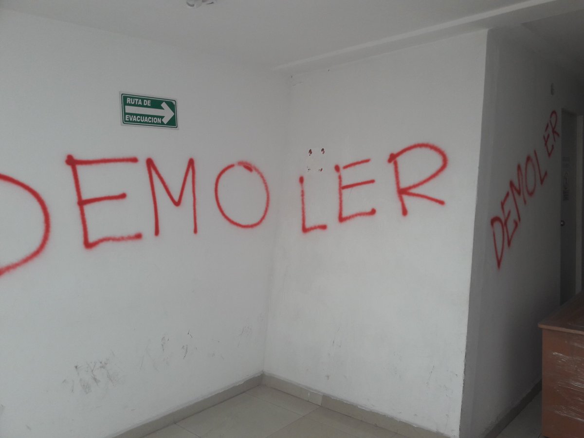 arturost's tweet photo. A alguien no le debieron de haber dado el aerosol 👀 https://t.co/lVMRB3kdFb