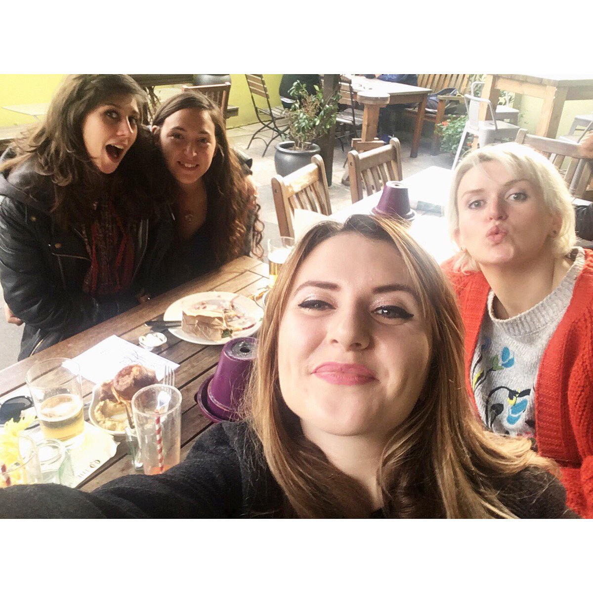 eimearkatie's tweet photo. ❤️🌈🦄🤗❤️🌈🦄🤗 https://t.co/dANOzoZHKO