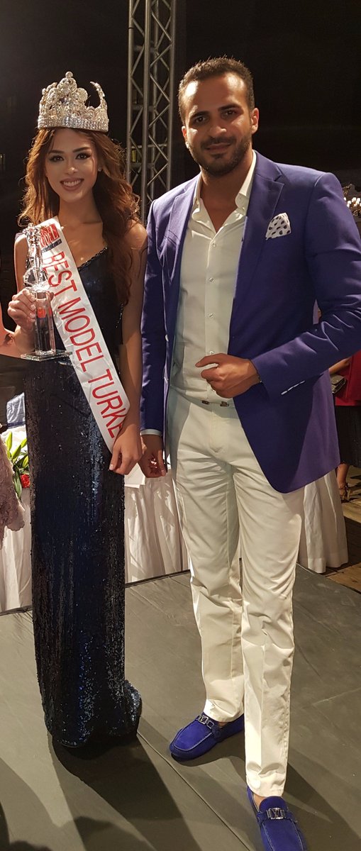 magazinsortie's tweet photo. Alper Aslanoğlu, Kraliçe'ye gelinlik giydirecek
https://t.co/HJBXxqrRUa #AlperAslanoğlu #AslıhanKaralar #BestModelofTurkey2017 https://t.co/Jz8IUwb4y4