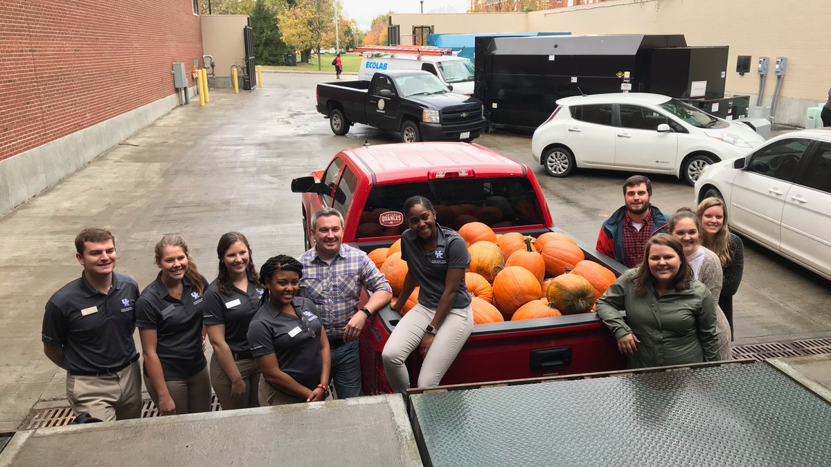 KYAgCommish35's tweet photo. Had a great time delivering Kentucky Proud pumpkins to the @universityofkyβs #SeeBoo today! #KyAg365 π @kentuckyag https://t.co/IKsBvzymPI