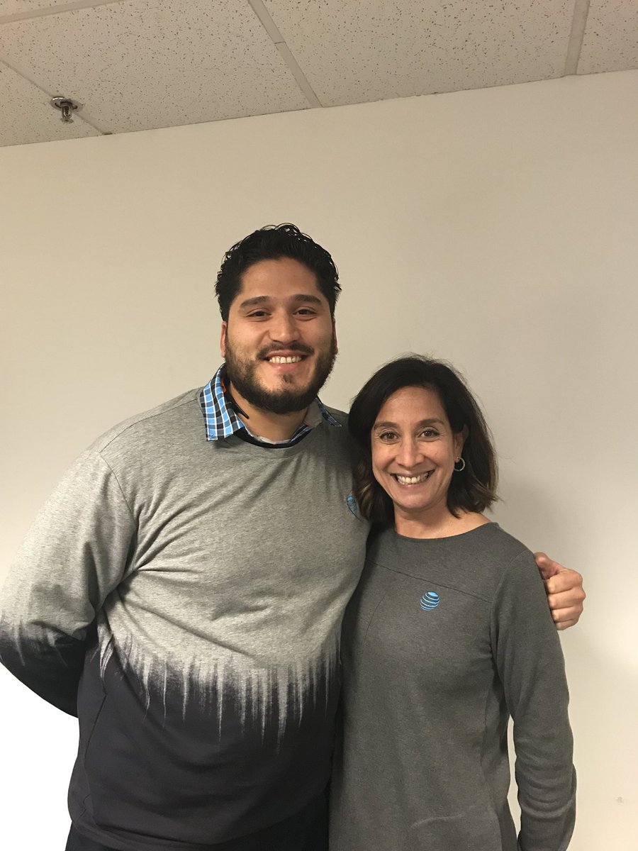 rv898g's tweet photo. Ran into a fellow Bostonian @UBertolino #LifeaAtATT #Boston https://t.co/xe9RcFLopx