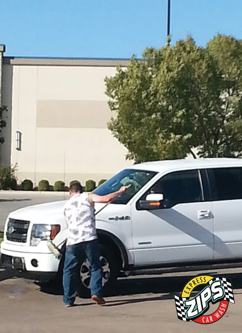 zips3mincarwash's tweet photo. This customer is taking full advantage of our free bug prep station! Have you tried it? #zipscarwash #bugprep https://t.co/ieAi6BHJd7