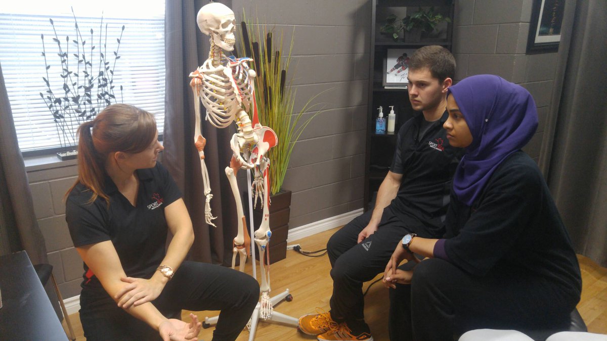 SportSideMed's tweet photo. Dr. Karen teaching the new #SportSideMedical interns! https://t.co/QK8daE4yx0