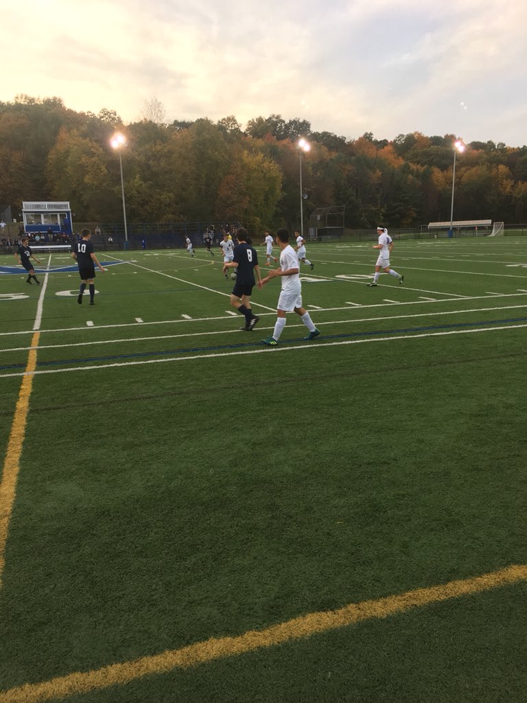TVL Soccer under the lights here in Ashland <a href="/ClockrSoccrBoys/">ClockerSoccer - Boys</a> and Medway tied 1-1 here in the 1st half #clockerpride