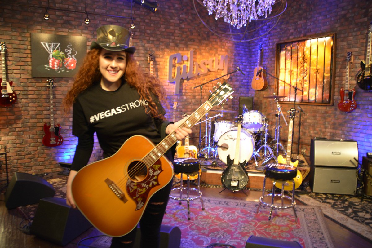 sophiaradisch01's tweet photo. #redslash #vegasstrong #vegasrising2017 #lasvegas #vegas #usa #gibson #gibsonguitar #gibsonartist #sophiaradisch #singer #songwriter https://t.co/fQfQvfRoC7