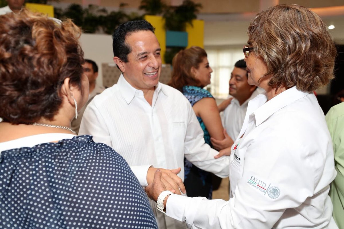 ComunicacionQR's tweet photo. #FOTOS El Gobernador @CarlosJoaquin encabeza el evento de conmemoración por el “Día del Médico” en #Chetumal. @SESA_QROO https://t.co/4FSsK5i2NK