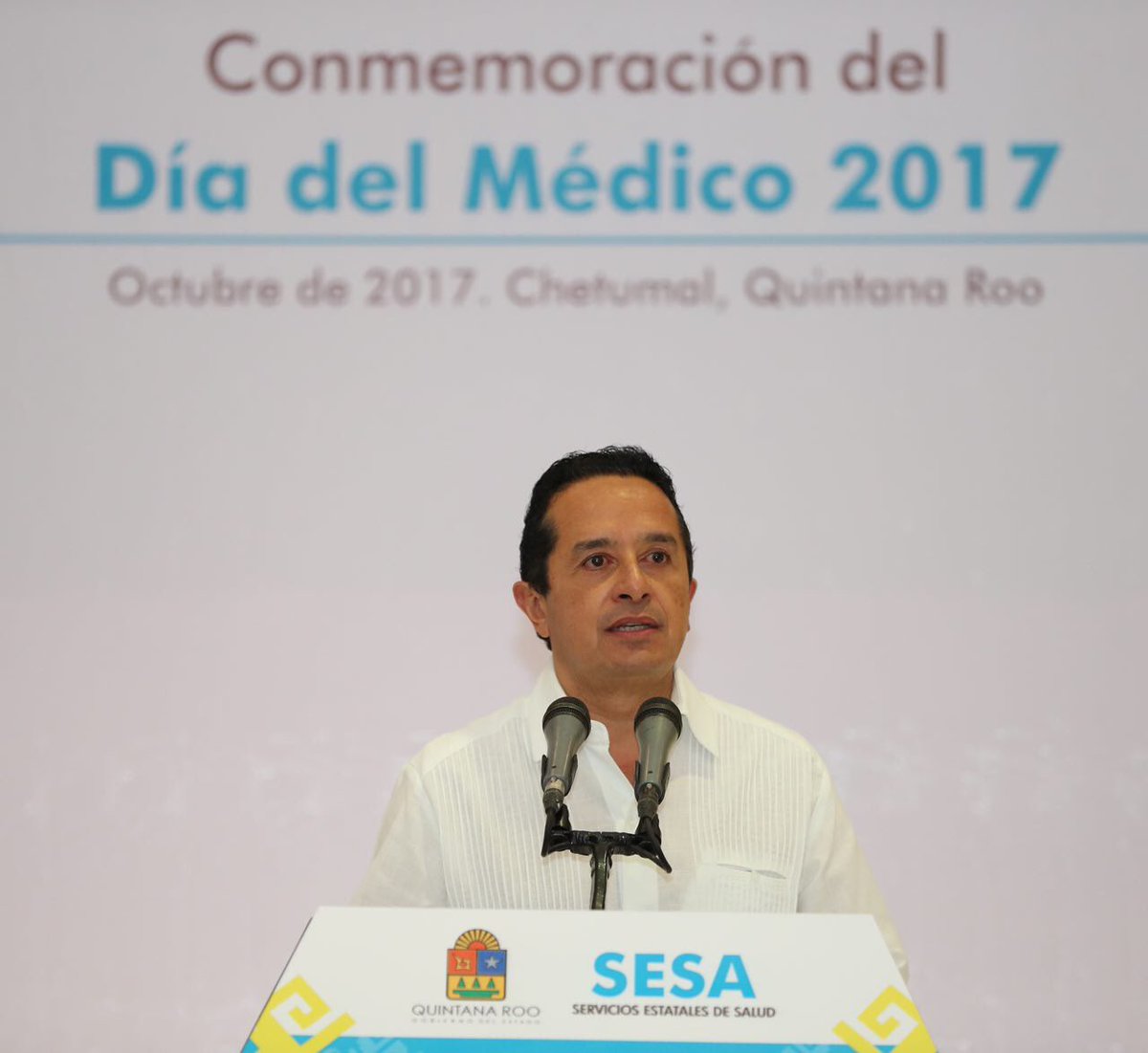 ComunicacionQR's tweet photo. #FOTOS El Gobernador @CarlosJoaquin encabeza el evento de conmemoración por el “Día del Médico” en #Chetumal. @SESA_QROO https://t.co/4FSsK5i2NK