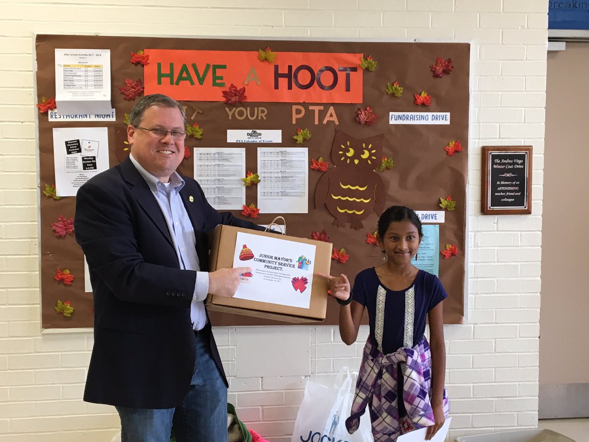 DiamondElem's tweet photo. Mayor Ashman &amp; Purani, 5th grade student &amp; Junior Mayor of Gaithersburg for making a morning announcement about a community service project. https://t.co/2la41lbOd0