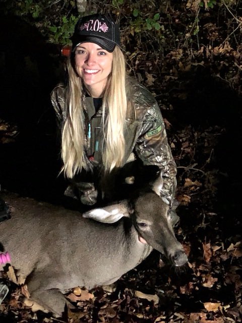 Hollie_2012's tweet photo. First bow harvest and my first doe ever. It felt like a 180in buck, this one was one for the books. @ARGameandFish https://t.co/hLD9LUiaYi