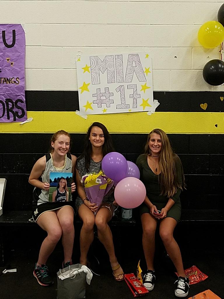 MustangFH's tweet photo. We 💗 our seniors! https://t.co/pYCsLwxfhR
