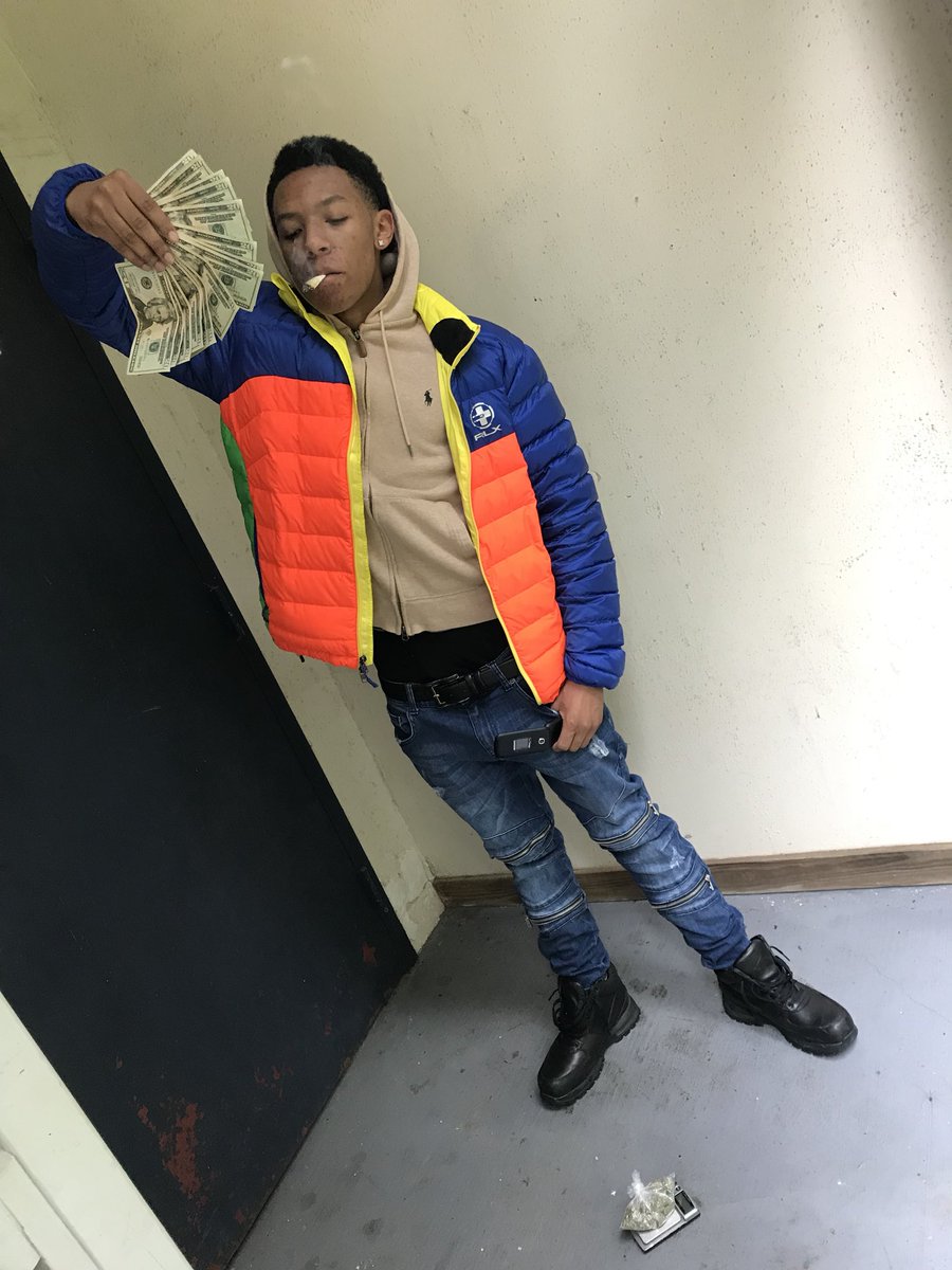 stylin_smoke's tweet photo. Bag๐ฐ in my pants Iโm sorry they sag #freemula #freetonio #freeroy #freegarnell #freewardy #freesinsin https://t.co/HOYNZo6cxx