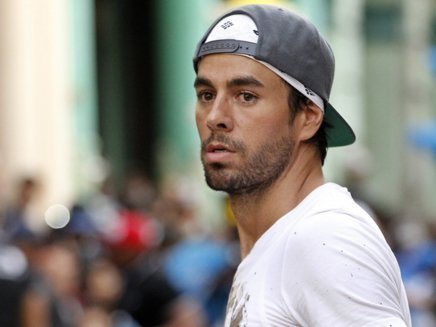 EnriqueIGFans's tweet photo. Escuchando #RitmoTotal de @enriqueiglesias en @Vale975 . Nos encanta, @gastongaspar . Nuestro voto en #RankingVale es para #SúbemeLaRadio https://t.co/pMlg64PEWm