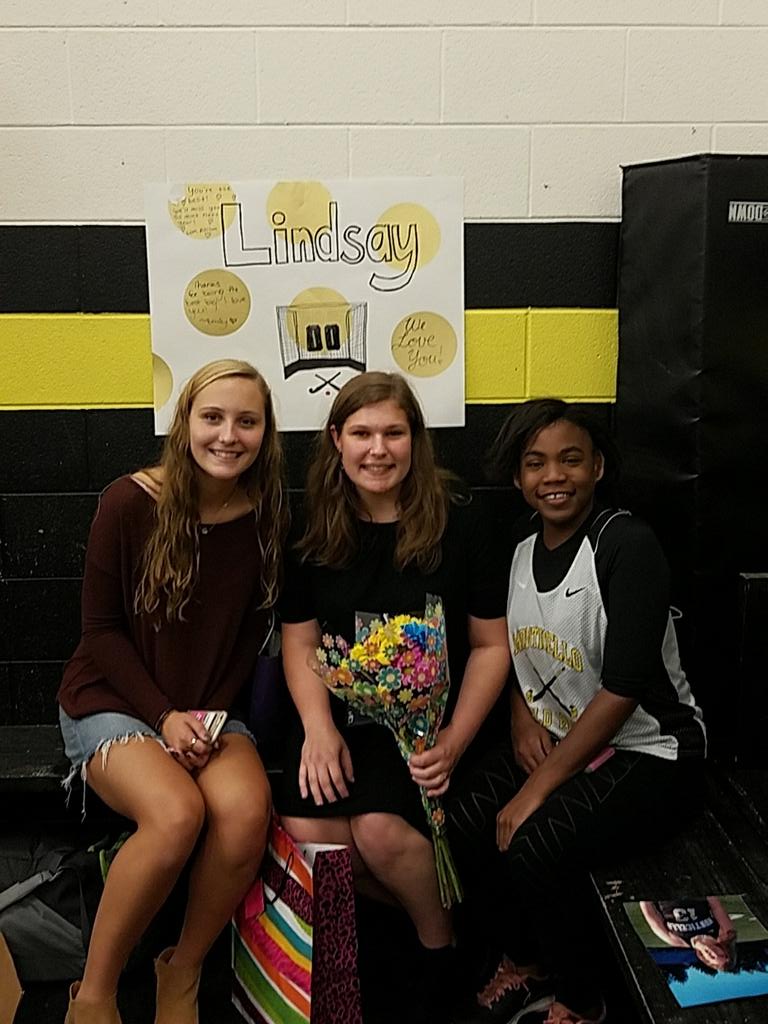 MustangFH's tweet photo. We 💗 our seniors! https://t.co/pYCsLwxfhR