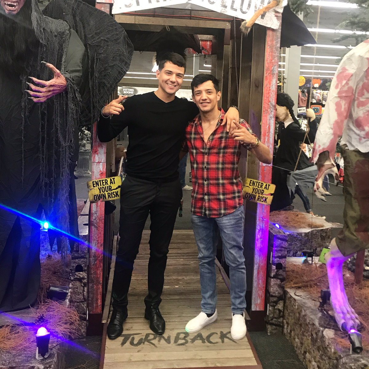 Bebe_Coronel's tweet photo. Feliz por ti Bro! Te mereces todo en este mundo 🌎 Muchas felicidades por este álbum nuevo, que tanto trabajo te costó👏🏼 Siempre estaré aquí! https://t.co/FicgtXOCCo