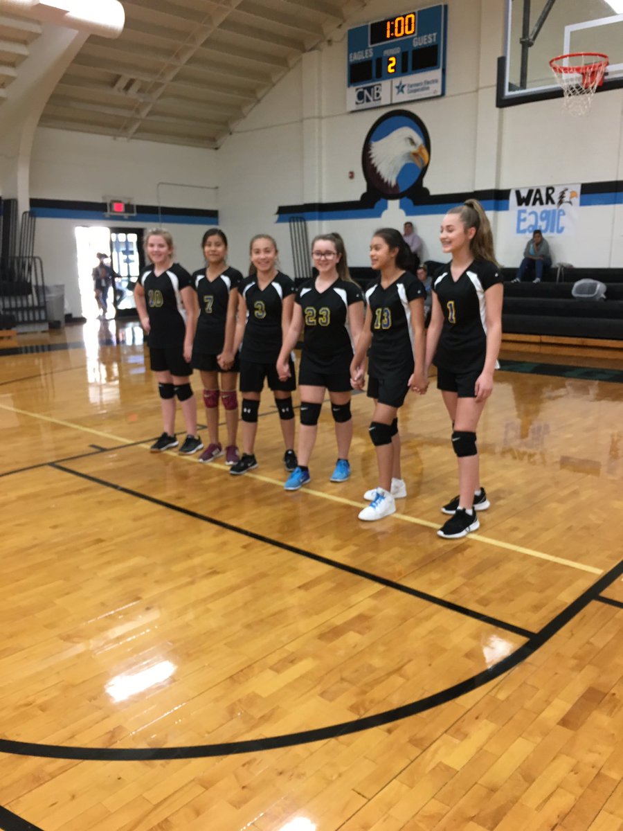 C27832419Cookl's tweet photo. Last Lady Bulldog game of the season!  Go Dogs!  #hbisd https://t.co/rUv6tvuT0j