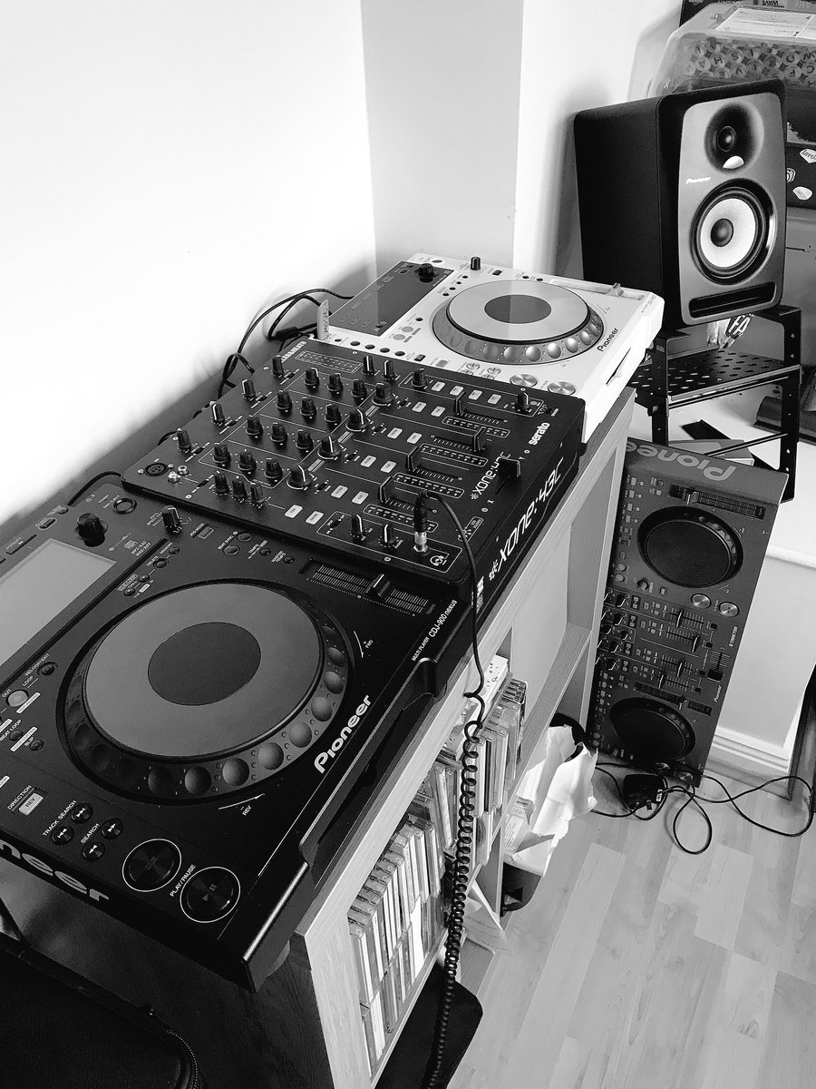 chunkE1978's tweet photo. New set up live feeds coming shortly ☝️👍 https://t.co/tyGS4kgLVS