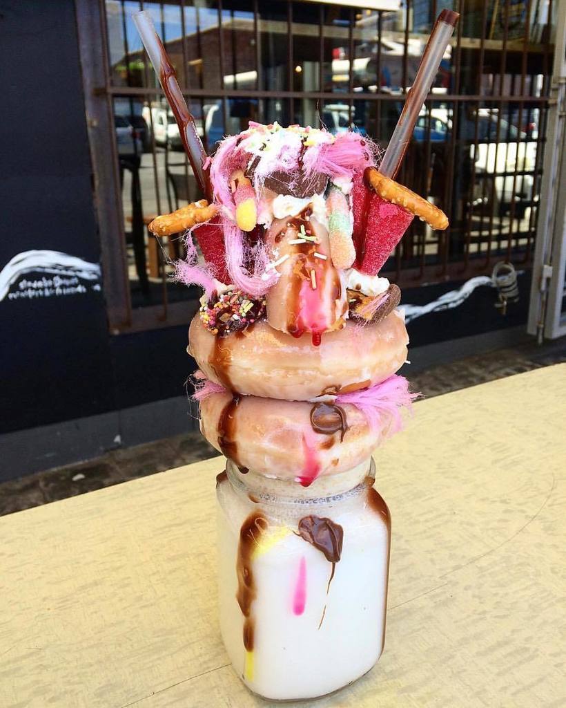 Babooshkacafe's tweet photo. Hello big boy ๐คก๐ผ #tripledonut #whizfizz #fairyfloss #milkshake #votedmilkshakeoftheyear2017 regram @lifestyleflg ๐๐ https://t.co/n8XcHNOpf5 https://t.co/WmWKI5JZKi