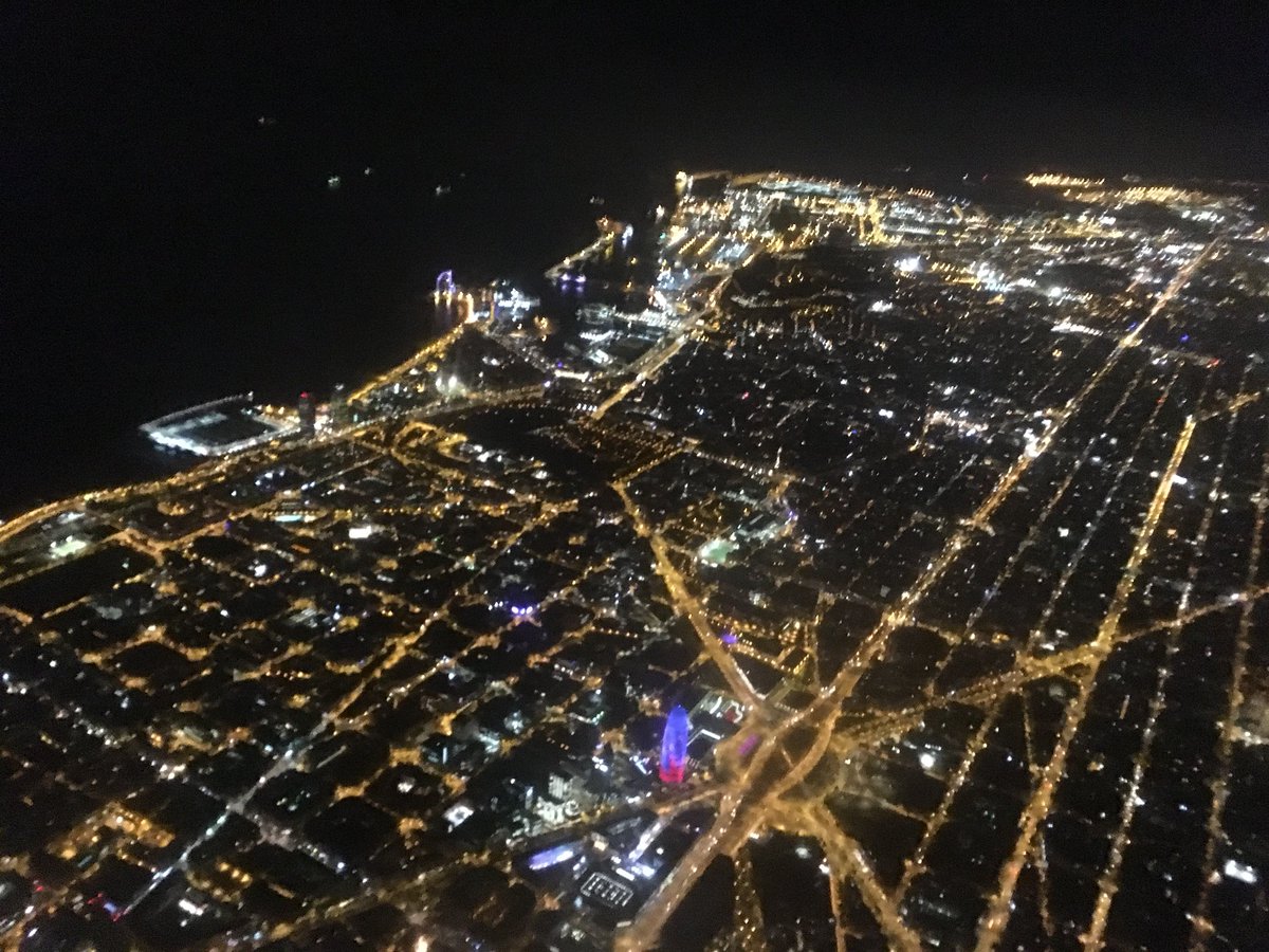 dimiga's tweet photo. Así veo hoy BCN desde el aire. Una vista preciosa que hace que te sientas un poco más cerca de casa :) #ATBOct #Bloggers #Barcelona https://t.co/8XNSWNiChD