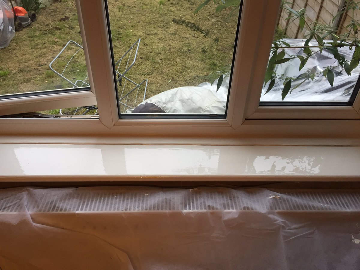 kerry10281's tweet photo. Painted the window sill today 5 mins I was bored!!! The rest of the room can go fuck itself π€·πΌββοΈπ€·πΌββοΈπ€·πΌββοΈπ #ihatedecorating π https://t.co/QLPzkod7lc