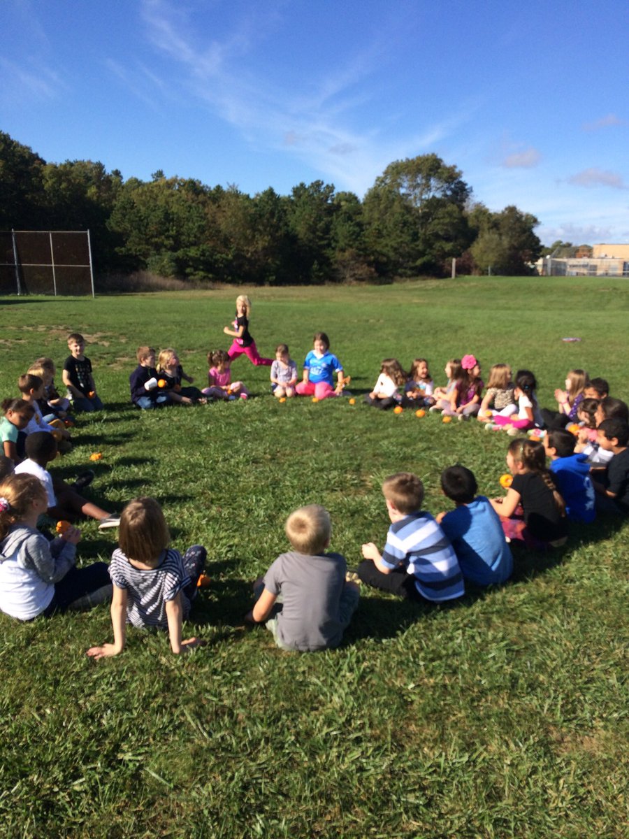 MacnallyJanet's tweet photo. Fun trip to the pumpkin patch and pumpkin games with Mrs. Souza’s class #Mashpee https://t.co/4CsUls84V7