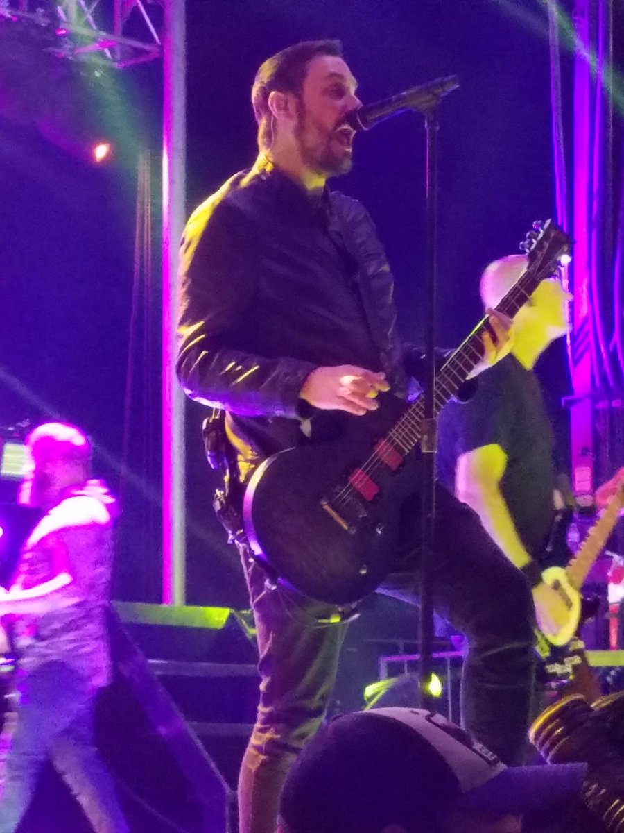 mode337's tweet photo. #FallBall2017 was awesome.  So happy I got to go.  Especially to see Breaking Benjamin!! https://t.co/WtpHgbuVGB