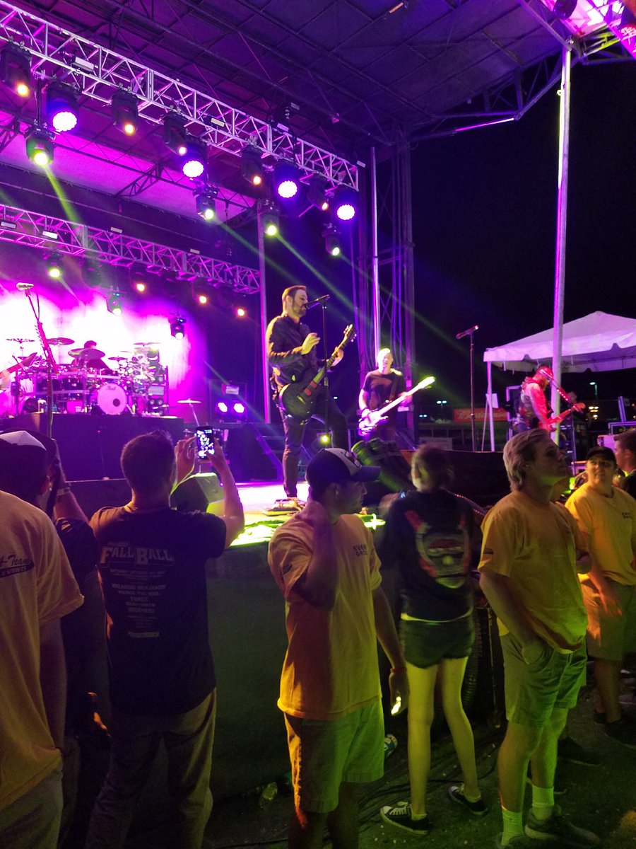 mode337's tweet photo. #FallBall2017 was awesome.  So happy I got to go.  Especially to see Breaking Benjamin!! https://t.co/WtpHgbuVGB
