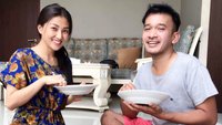 otopsiacom's tweet photo. Empat  Tahun  Nikahi #Sarwendah,  Ruben  Onsu  Masih  Banyak #Belajar  https://t.co/TjLqCQsk0I https://t.co/4a4PiMFlZS