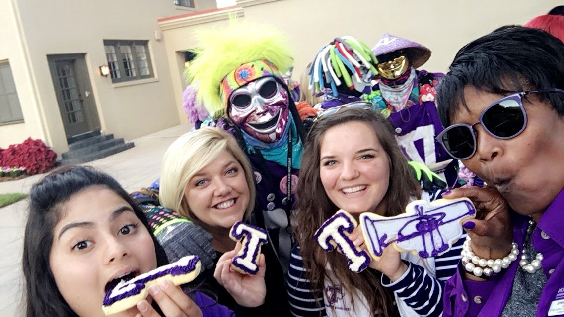 LathesTowns's tweet photo. A Good start to a great week! #2017HOCO #TarletonTradition https://t.co/MeU8vU3TDR