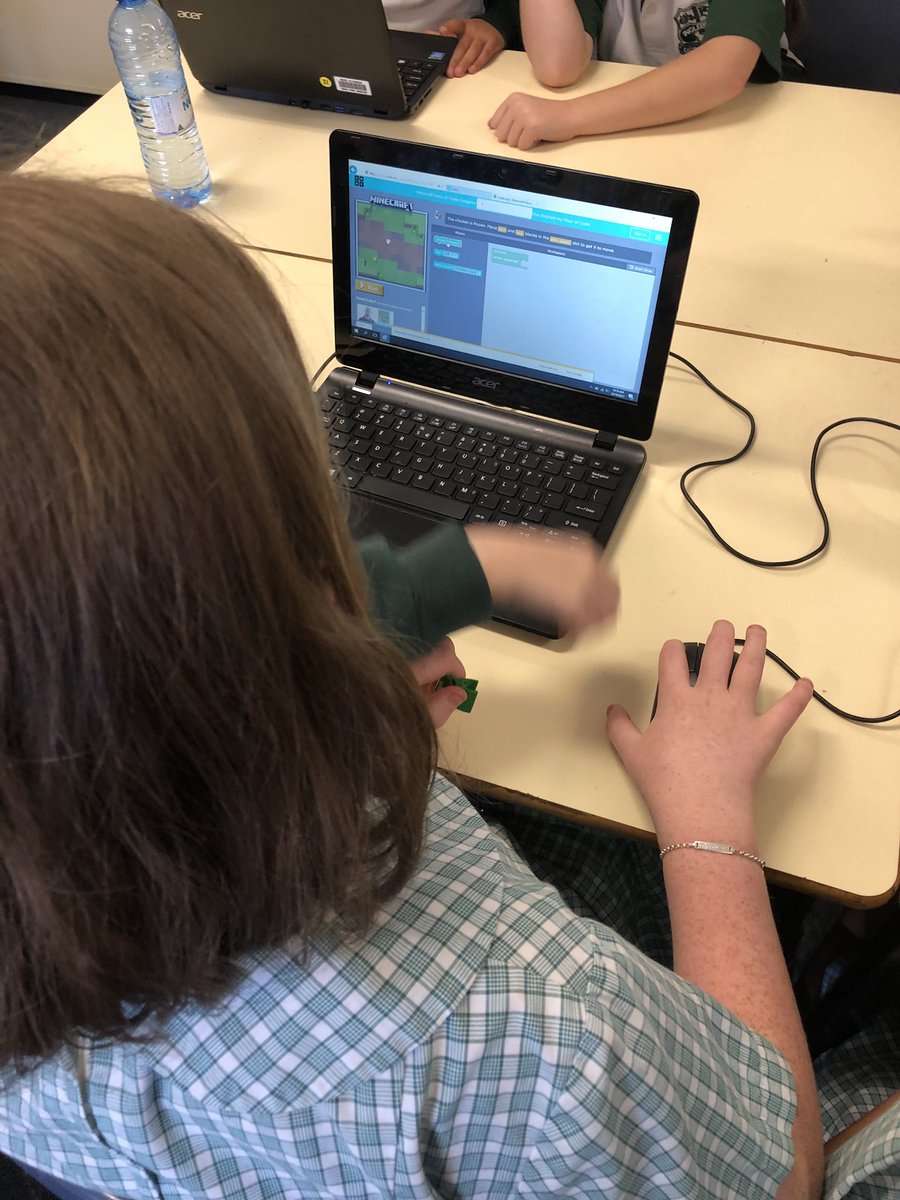 mkross1405's tweet photo. S2 RFF- coding with hour of code #codetastic @remaissa23 @Miss_GreenIPS @IngleburnPs https://t.co/UXCiLo6gni