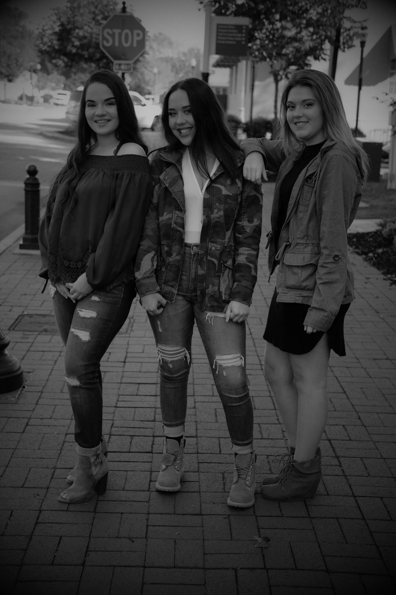nicole_1159's tweet photo. some of my most recent SENIOR pics!! #gateway #senior18 #igniteddp https://t.co/uF58eqqXoh