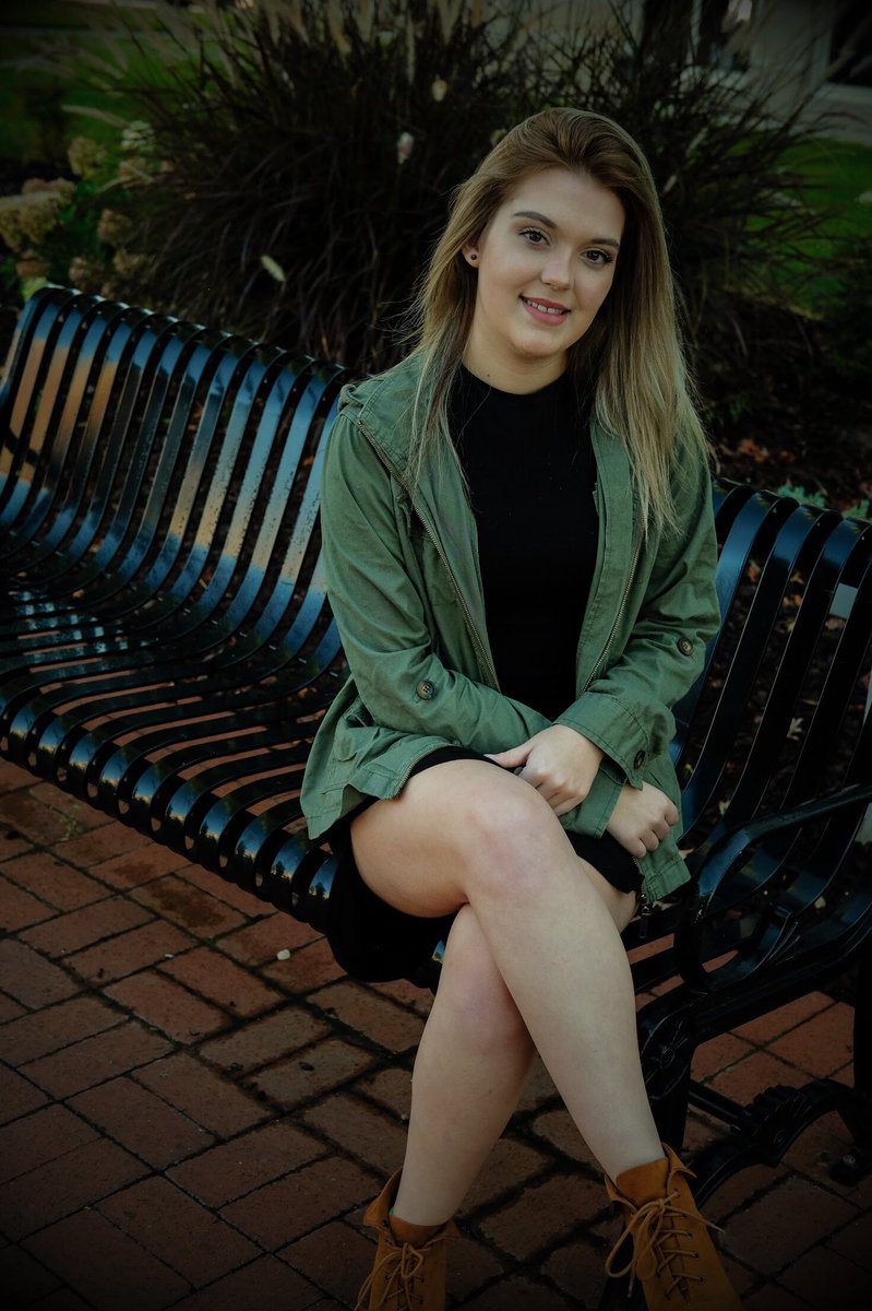 nicole_1159's tweet photo. some of my most recent SENIOR pics!! #gateway #senior18 #igniteddp https://t.co/uF58eqqXoh