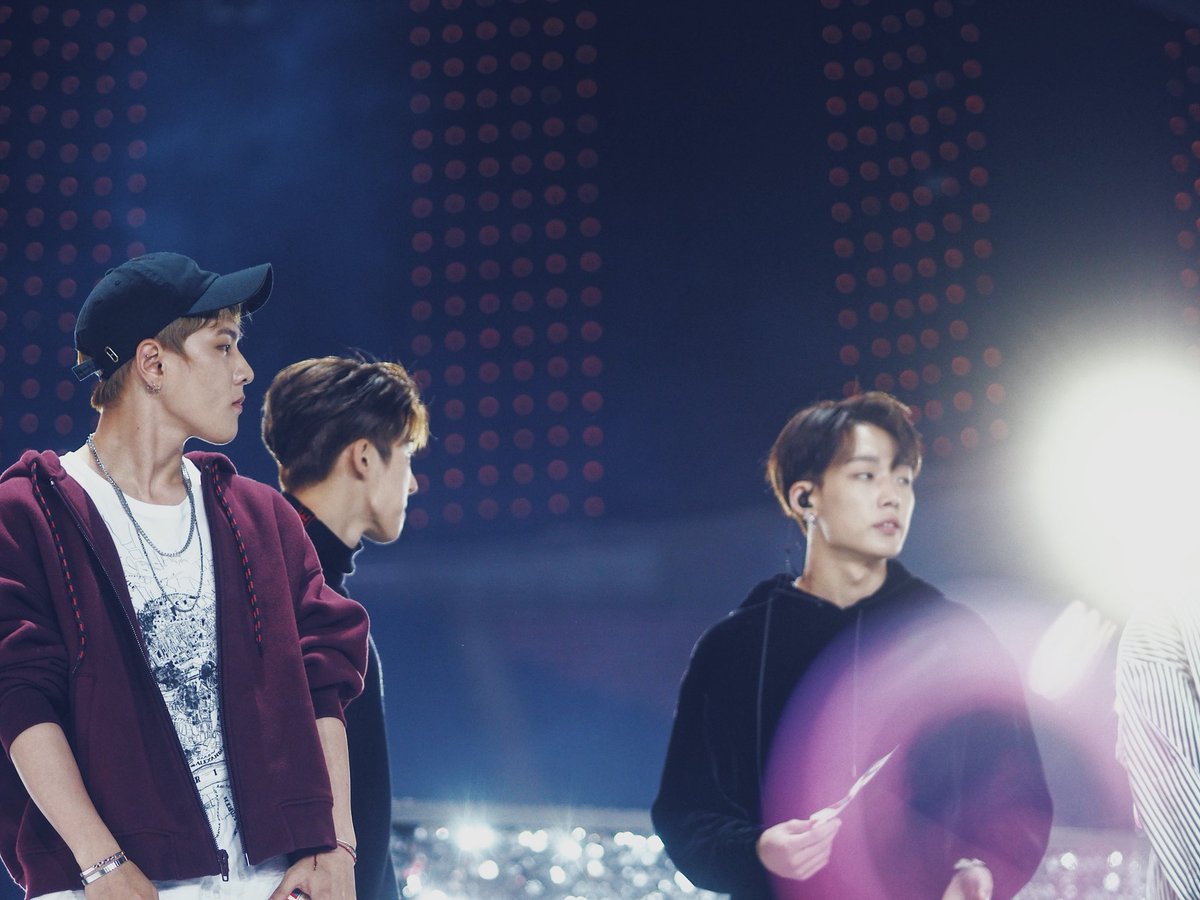 aMrazing's tweet photo. Best performer of the night: iKON. Hands down. Don’t @ me unless you agree. 🔥 #aMrazingKorea https://t.co/ntNZfaJAtN