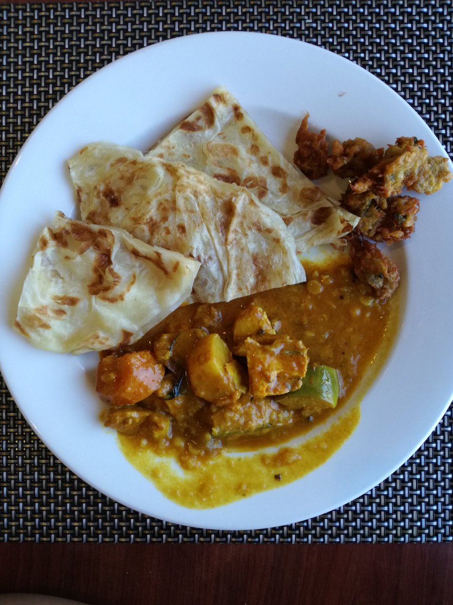 neyrashazeyra's tweet photo. Roti Canai with Dhal Curry for breakfast today? #SayangMalaysia #citrawarnaKL2017 #CWcontest2017 https://t.co/8vgEptkmux