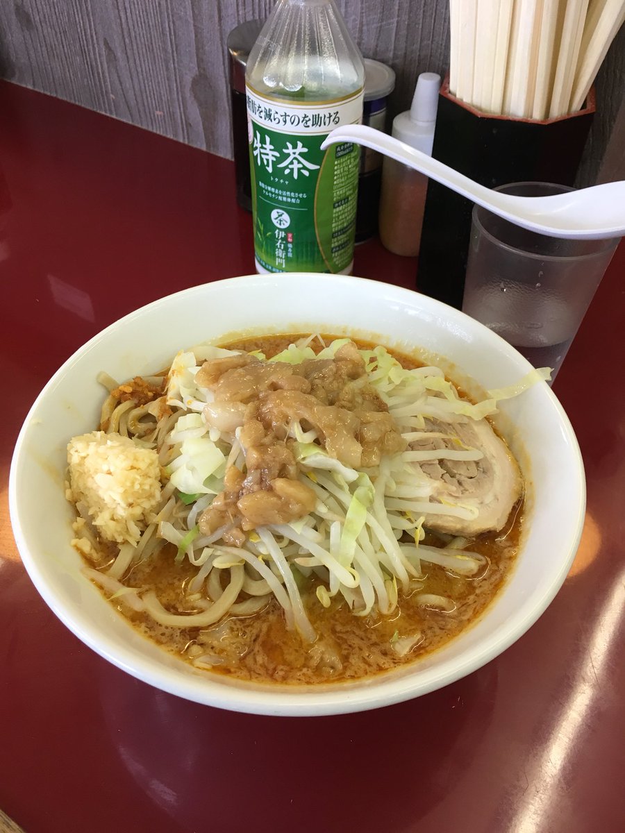 Tkfx ラーメンジラフ 中味噌ニンニク全少なめ ニンニクが未投入のハプニングがあったが 入れ直してもらい完食 次からはニンニクコール最後にするか コールの順番 地味に迷うw 栃木 真岡 ラーメン G系 ラーメンジラフ ジラフ 二郎系 飯テロ 麺