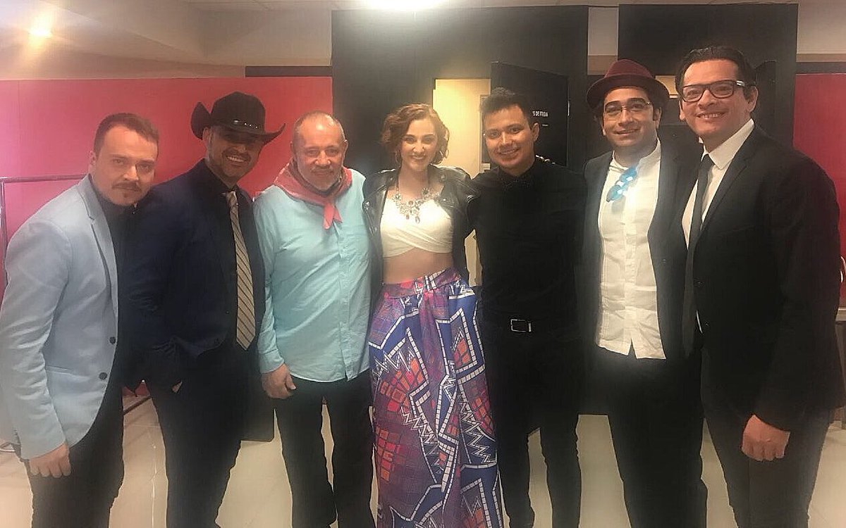 ClauDueMx's tweet photo. En entrevista con @luisitorey para #Brandcast @YouTubeMexico @LoshijosdeFrida @ideefacto #YouTube https://t.co/6K4rTP7mpG