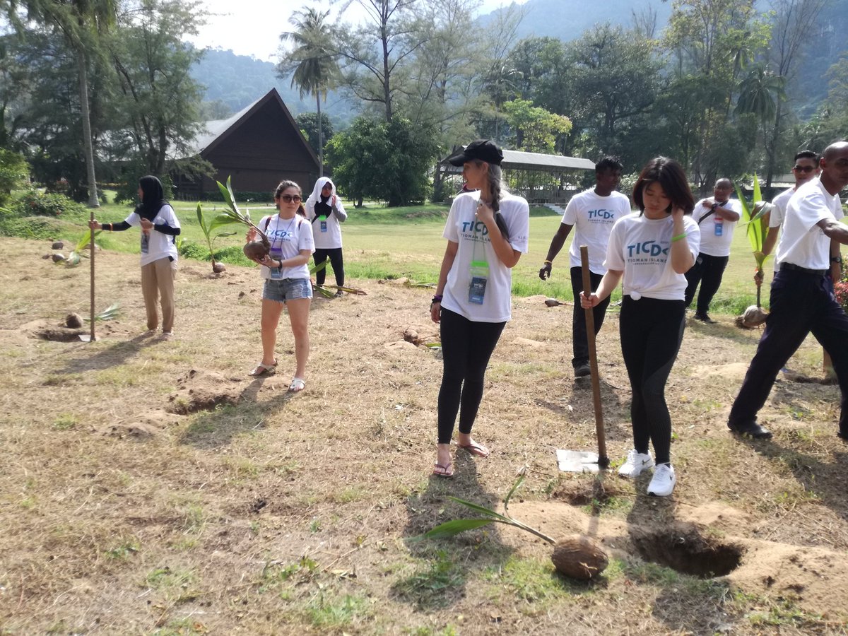 neyrashazeyra's tweet photo. For better planet earth in future! #CWcontest2017 #SayangMalaysia #citrawarnaKL2017 #TICD2017 #TiomanIsland https://t.co/mgp6yyyMlh