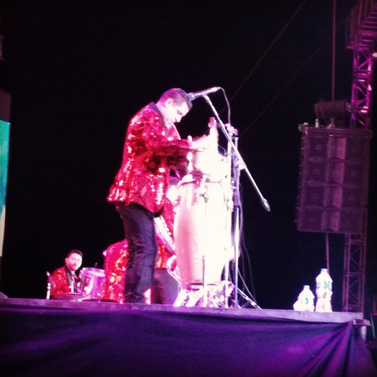 ClauE83's tweet photo. @chirasms en acción anoche en Yecapixtla Morelos excelente noche con Banda MS https://t.co/T73gW0CUll
