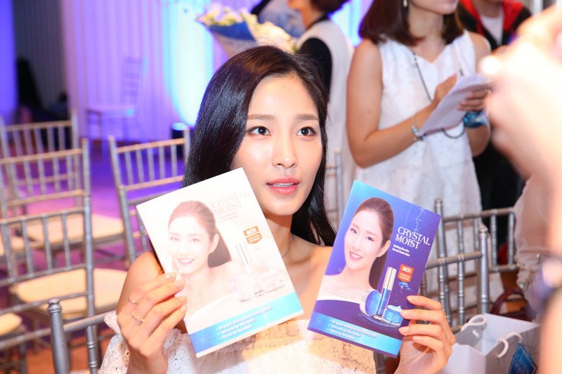 TwoXChina's tweet photo. Eun Young in Vietnam Crystal Moist ambassador event 😍 #TwoX https://t.co/r36eI78Fef