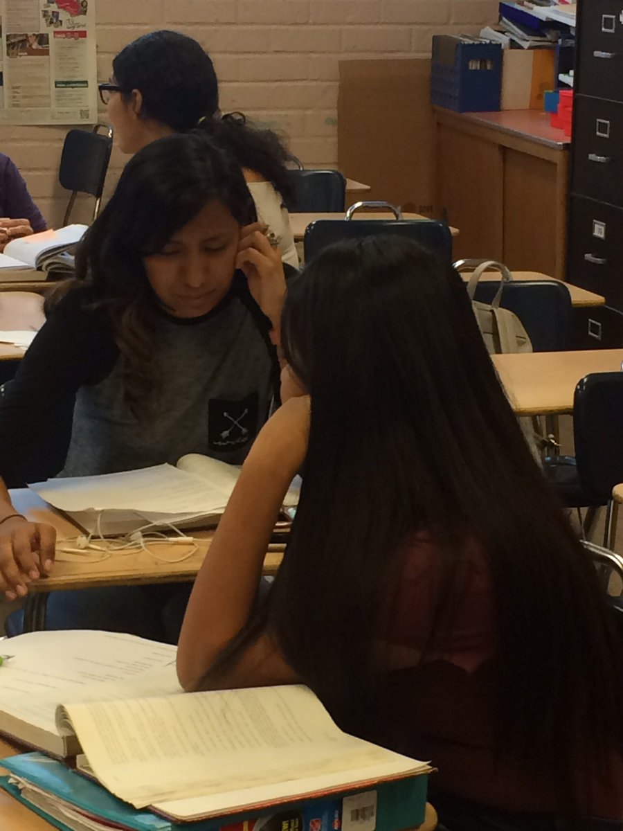 CoachLlanes's tweet photo. AP Sp Lit sharing their knowledge using Pair/Share and following deep foot steps set by ‘16 &amp; ‘17:19 out of 20 AP exam pass rate. BelievERs https://t.co/xxFABCKp8s