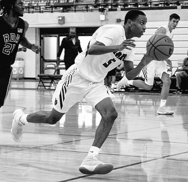 HoopsMDC's tweet photo. Happy Birthday to sophomore All-Conference guard Elijah Hill. @elijahhill242 #runmdc https://t.co/70NkyGPiMN