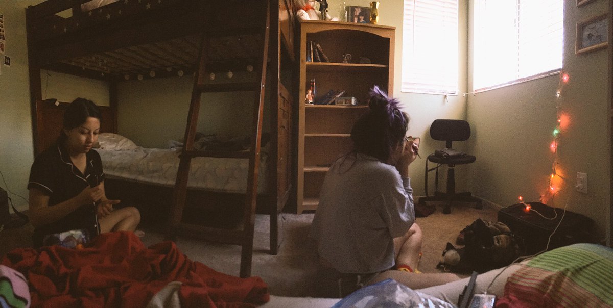 _daysofcaitlin's tweet photo. A weekend of friends and sleepovers is just what my soul needed. 🌌🎆🎄🍭💜✨#WeekendRoadTrips https://t.co/OuiBt3IjsN